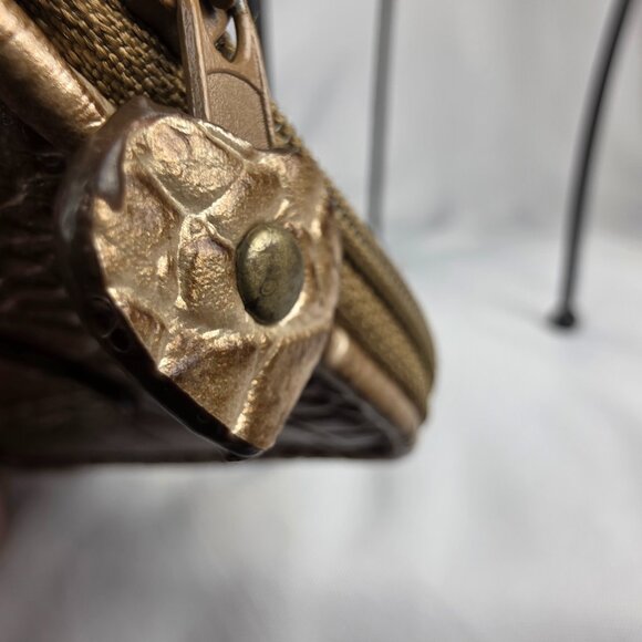 Croc embossed leather zipper coin purse with heart detail - Picture 5 of 11